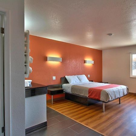 Coastal Valley Inn - Monterey คาสโตรวิลล์ ภายนอก รูปภาพ