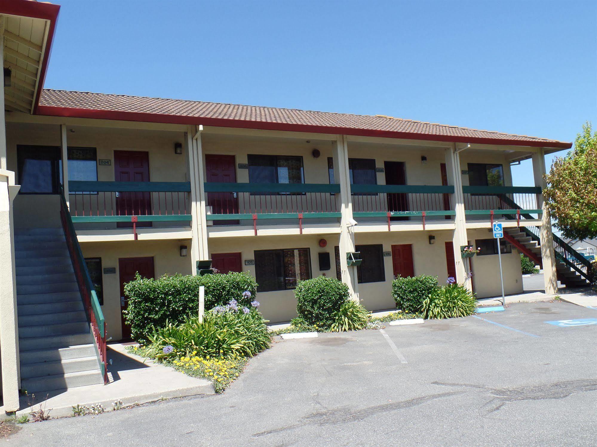 Coastal Valley Inn - Monterey คาสโตรวิลล์ ภายนอก รูปภาพ