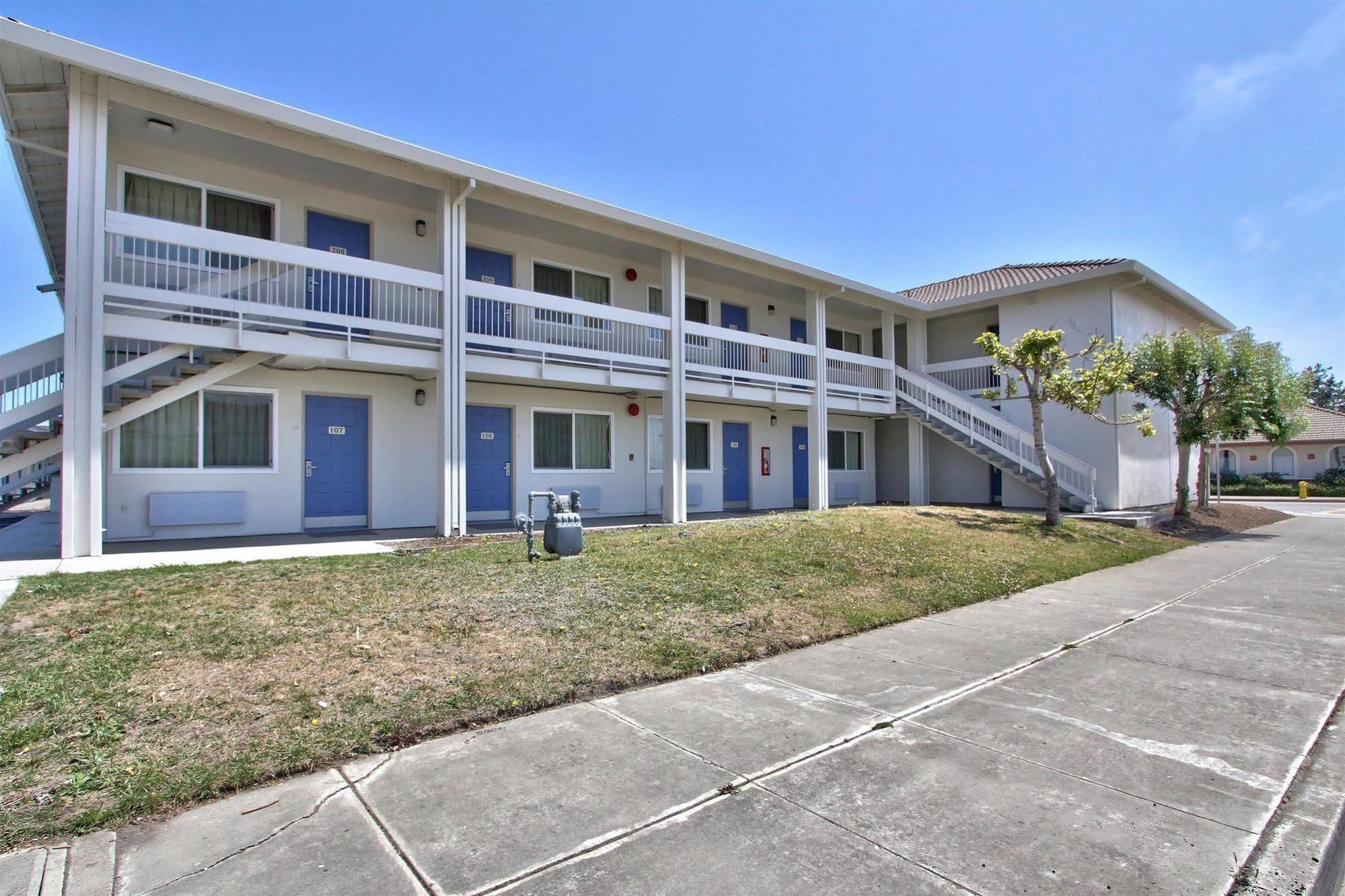 Coastal Valley Inn - Monterey คาสโตรวิลล์ ภายนอก รูปภาพ