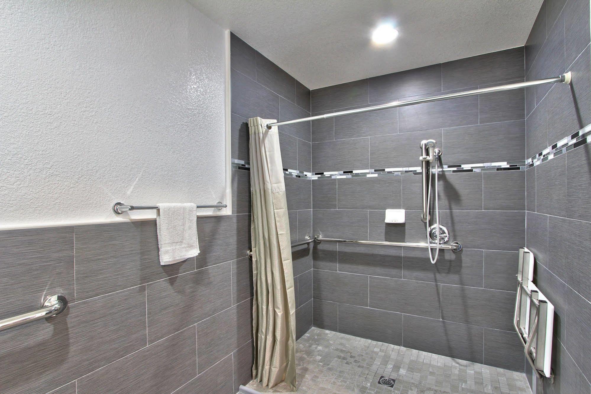 Coastal Valley Inn - Monterey คาสโตรวิลล์ ภายนอก รูปภาพ