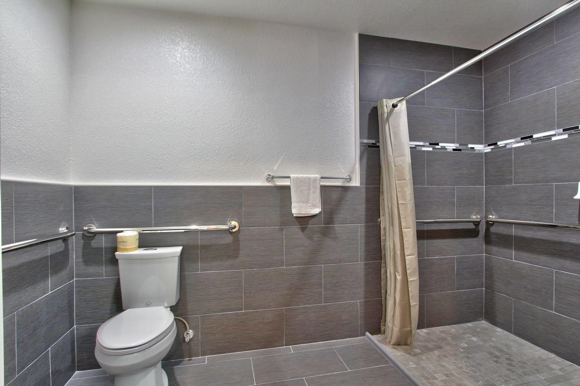Coastal Valley Inn - Monterey คาสโตรวิลล์ ภายนอก รูปภาพ