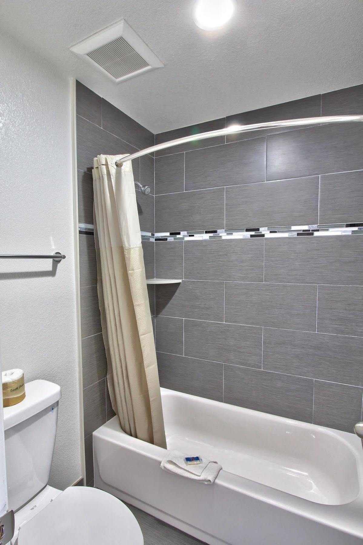 Coastal Valley Inn - Monterey คาสโตรวิลล์ ภายนอก รูปภาพ