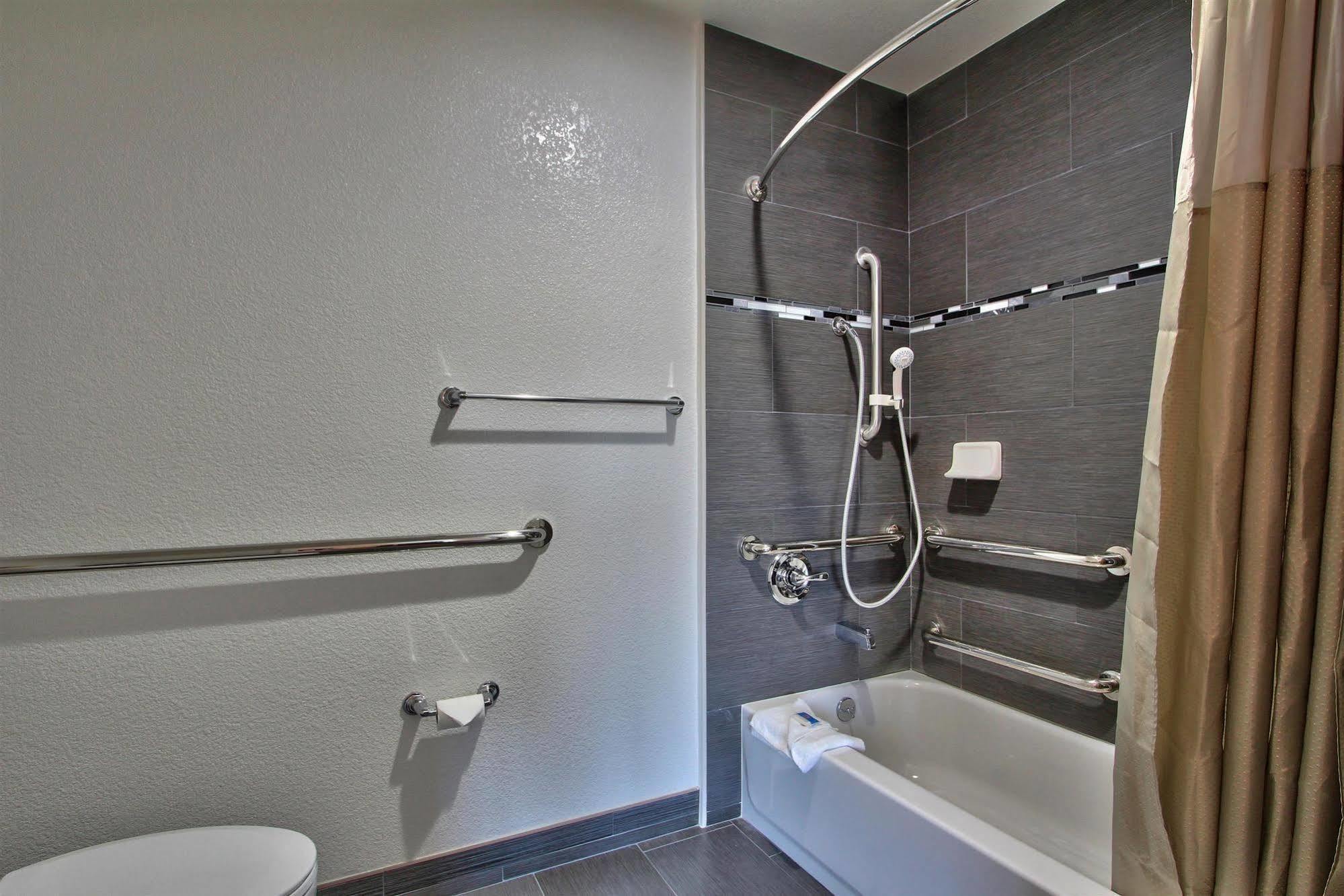 Coastal Valley Inn - Monterey คาสโตรวิลล์ ภายนอก รูปภาพ